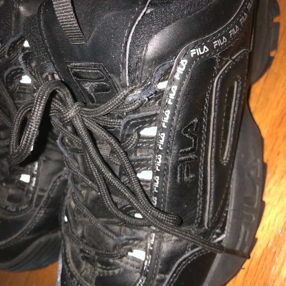 Black Fila Disruptors, Women’s Size 8 - Picture 4 of 4